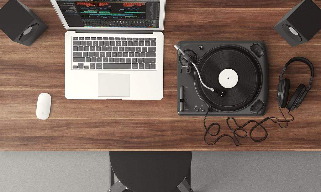 Holographic collaboration interface with virtual team workspace